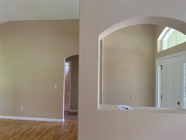 Building Photo - 18 Poinbury Dr