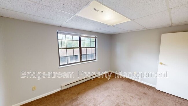 Building Photo - 441 N Broadway St