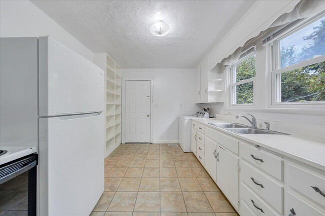 Building Photo - 812 Mississippi Ave NE