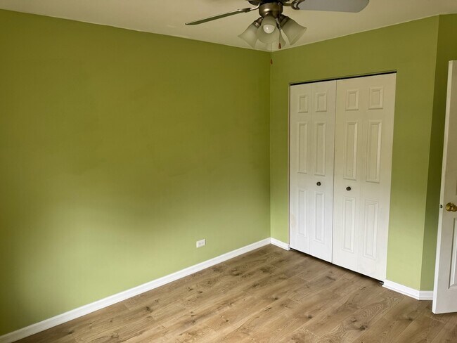 Building Photo - 2404 Kenmore Ct