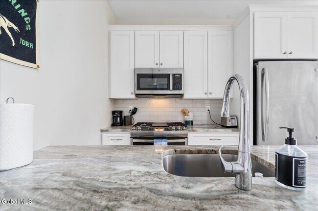 Building Photo - 77 Van Dam St