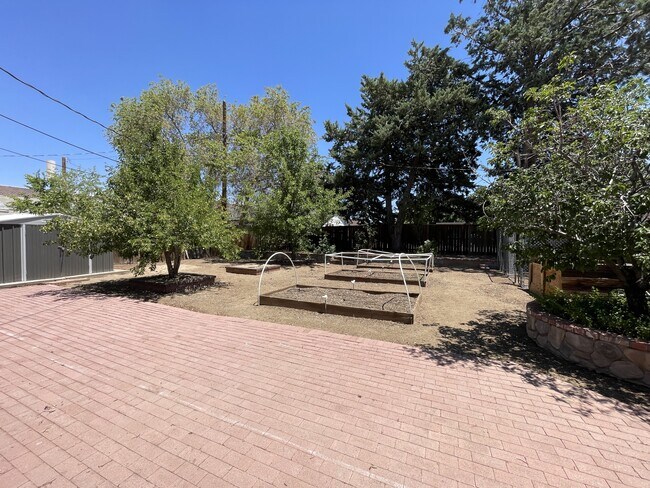 Building Photo - 1320 Yori Ave