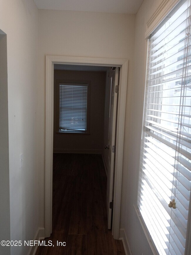 Building Photo - 1641 Larue Ave