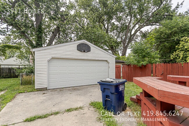 Building Photo - 3911 Hoiles-