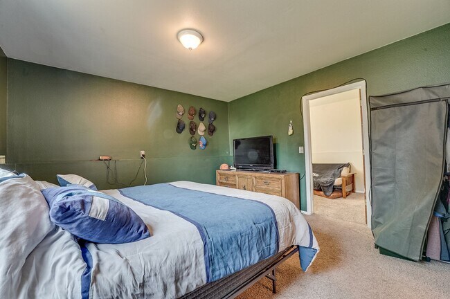 Building Photo - 3 bed, 2 bath Tri-Level in Brown Farm Subdivision