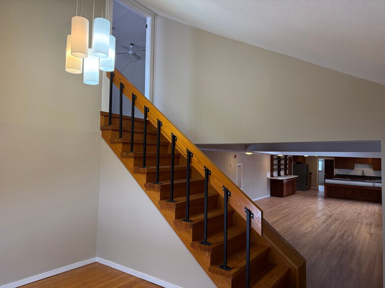 Building Photo - 900-904 Main St