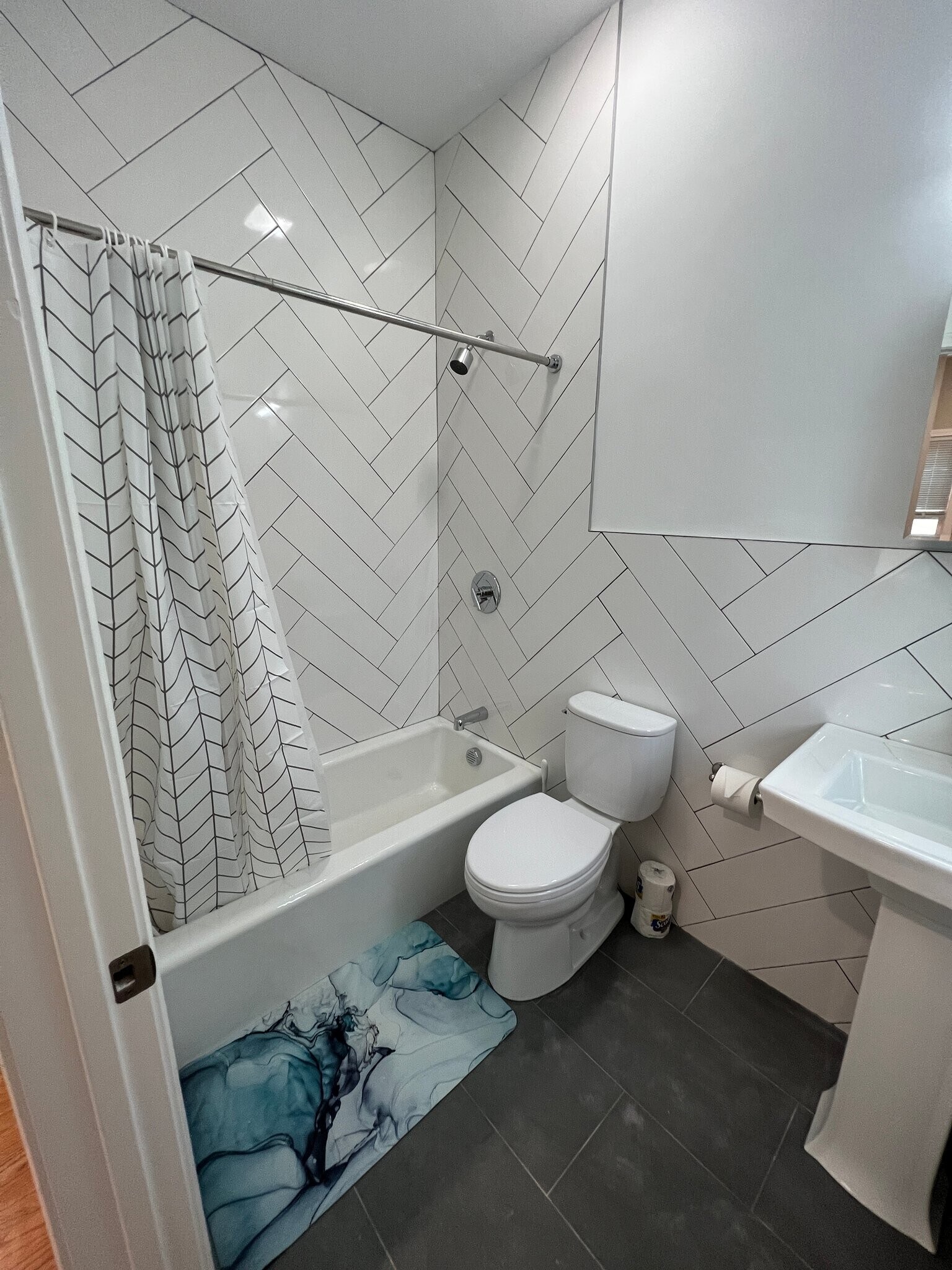 Building Photo - 14-16-16 Hamilton Rd