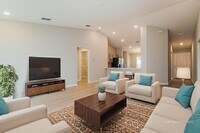 Building Photo - 992 First Dr, Eagle Lake, FL