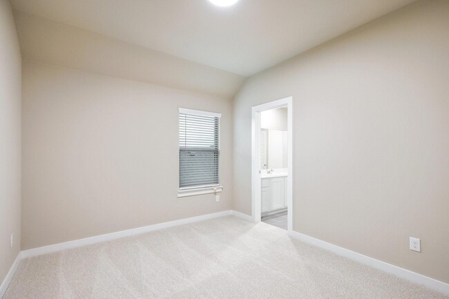 Building Photo - 518 Travine Dr