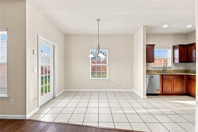 Building Photo - 3207 SW Deerfield Blvd