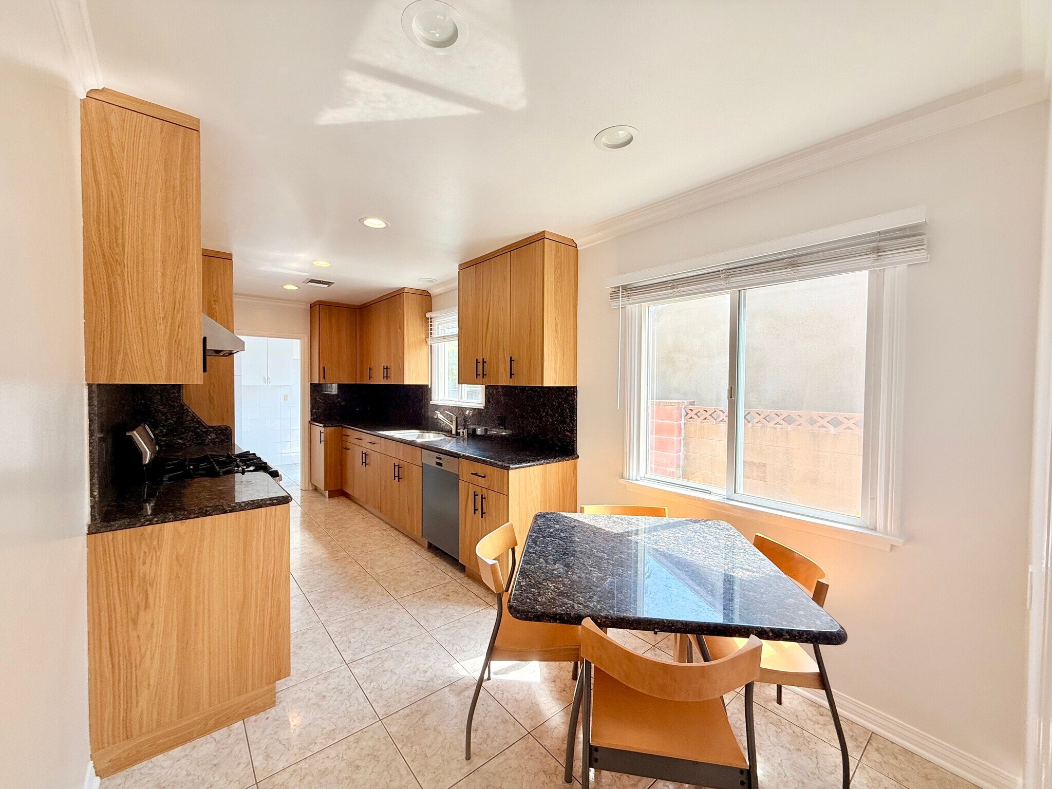 Kitchen - 13628 Addison St