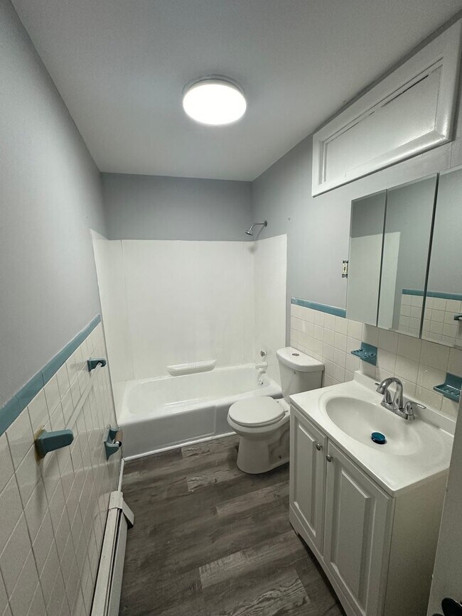 Building Photo - 1 bed/1 bath apartment available. 1st Floor