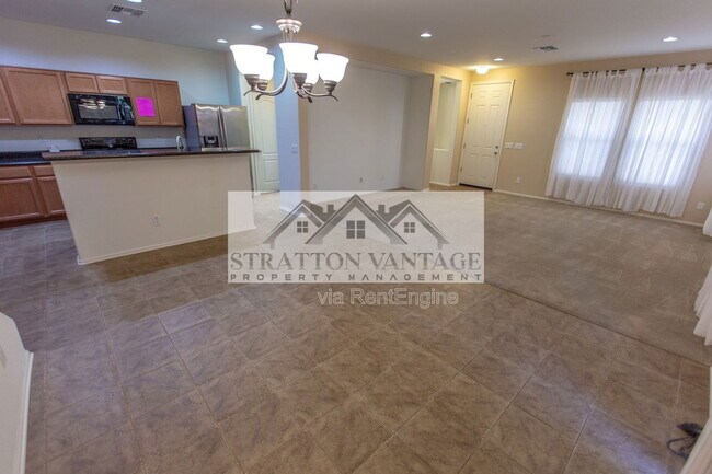 Building Photo - 928 S Hawk Ln