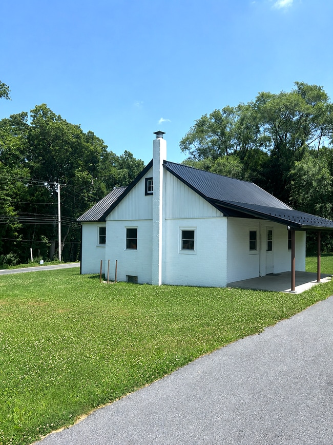 Building Photo - Charming Rental in Honey Brook, PA