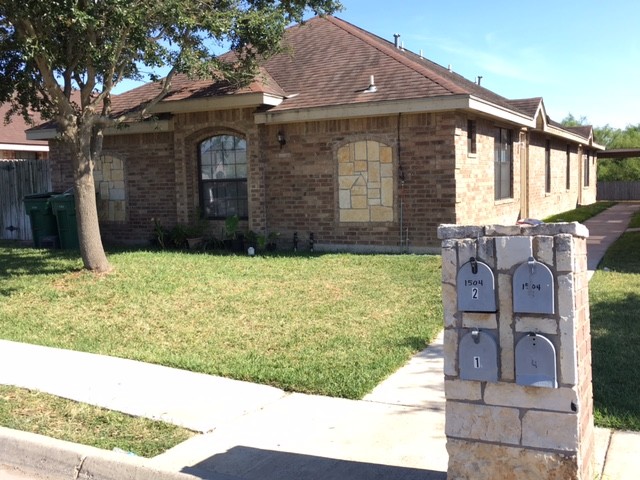 Building Photo - 1504 E Quail St