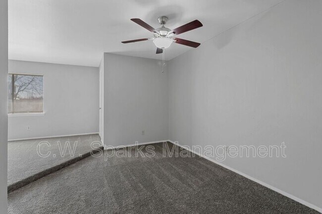 Building Photo - 1020 Mountview Dr