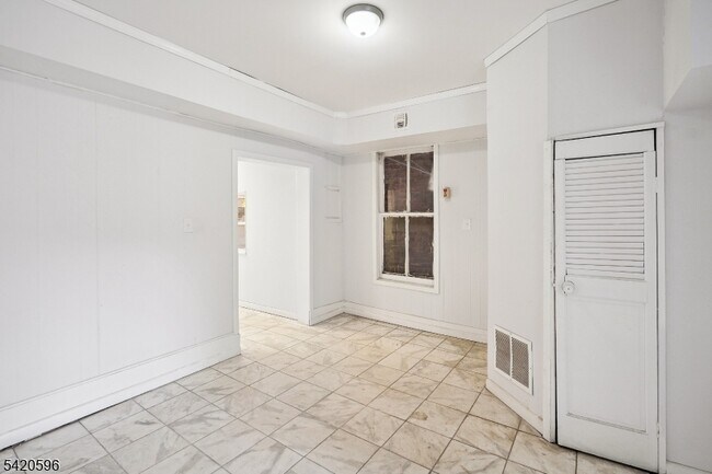 Building Photo - 904 2nd Ave
