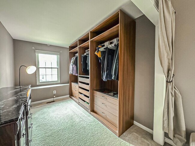 Building Photo - Fantastic 4 Bed 3.5 Bath Colonial Home Sitting On A Large Private Lot In Desired Old Bridges Estates