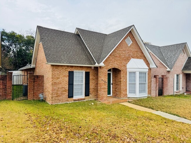 Building Photo - 3-Bedroom patio home with so much to love!