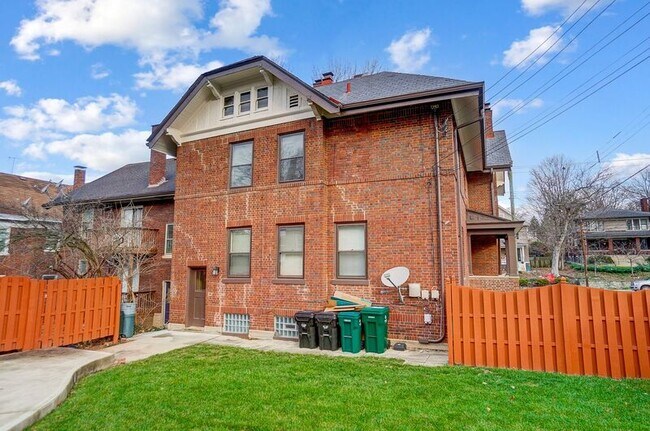 Building Photo - 2881 Observatory Ave