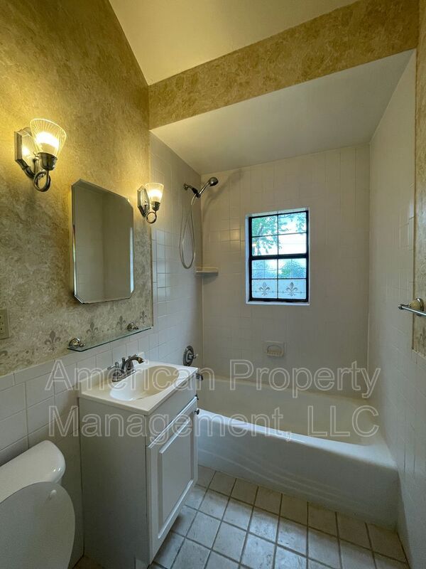 Building Photo - 3817 E 21st Pl