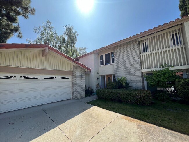 Primary Photo - Westlake Village 4+2.5 w/pool, spa, green ...