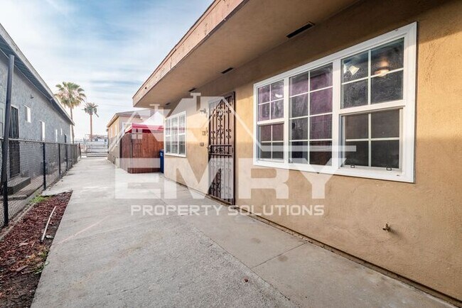 Building Photo - Upgraded 2 Bedroom 1 Bathroom for Rent Ferris Ave Los Angeles