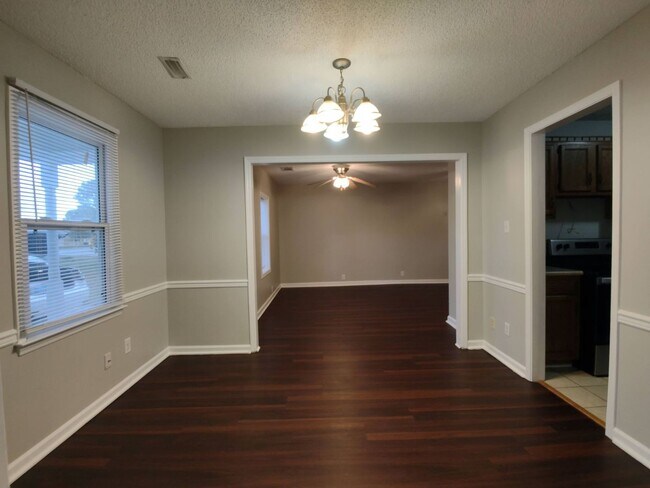 Building Photo - 602 Sand Ridge Rd