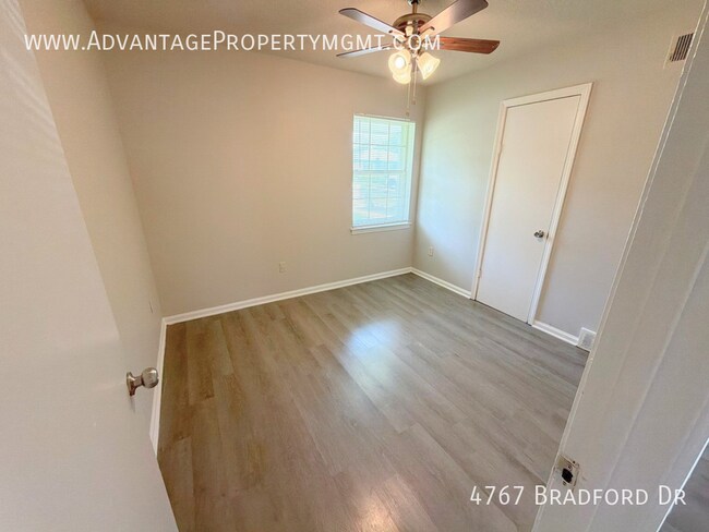 Building Photo - 4767 Bradford Dr