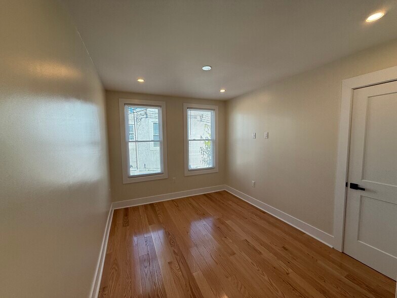 Building Photo - 2513 W Seybert St