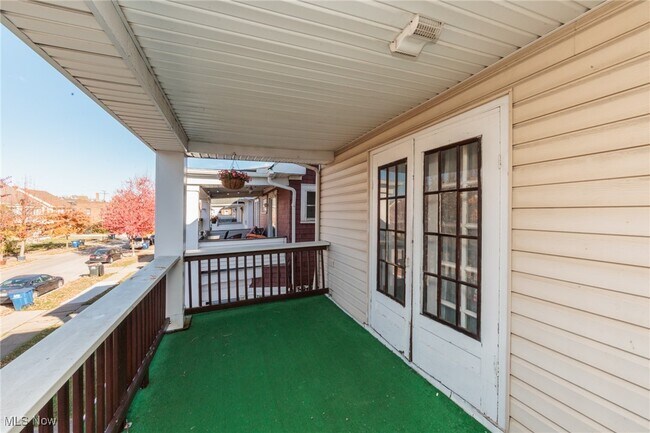 Building Photo - 2035 Chesterland Ave