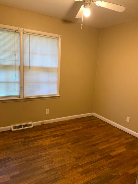 Building Photo - 272 Liverpool Rd