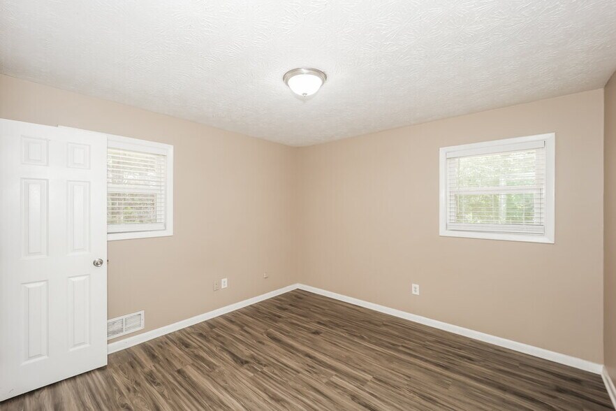Building Photo - 303 Mercer Dr