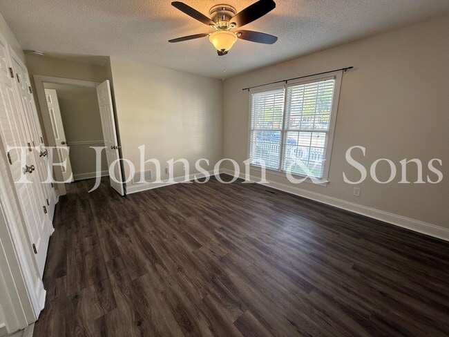 Building Photo - Spacious 3BR Home with Vaulted Ceilings, Gas Logs & Two Car Garage in Winston-Salem