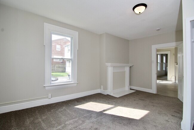 Building Photo - 58 Howes St