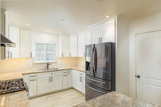 Building Photo - 996 Simmons Ln
