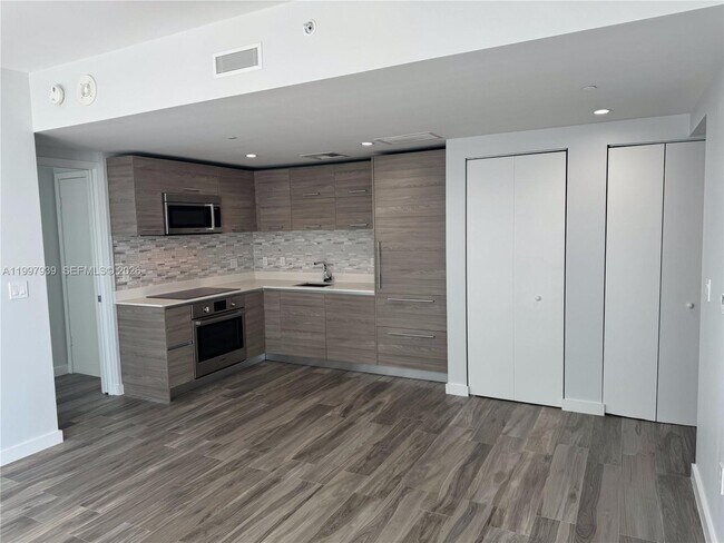 Building Photo - 1300 S Miami Ave