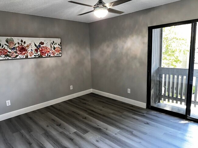 Building Photo - Charming 2-Bedroom Condo with Fireplace & ...
