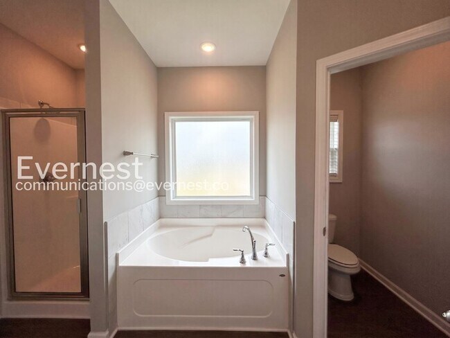 Building Photo - Limited Time Special Offer / 3 Bed/2 Bath Home with Garage / Pet-Friendly / Vouchers Accepted / A...