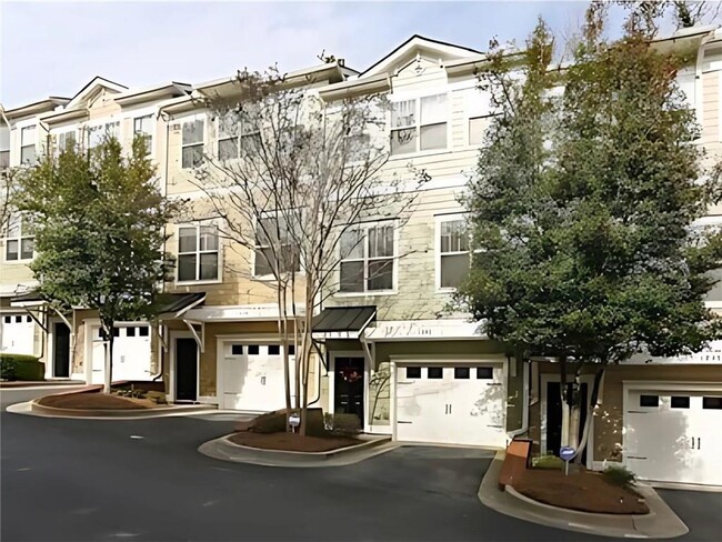 Building Photo - 1947 Sterling Oaks Cir NE