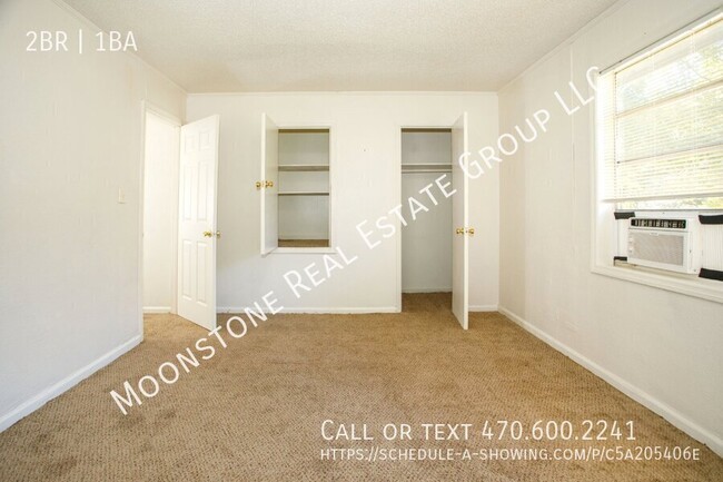 Building Photo - Spacious 2-story townhome apartment in Eas...