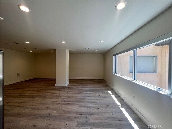 Building Photo - 314 6th St