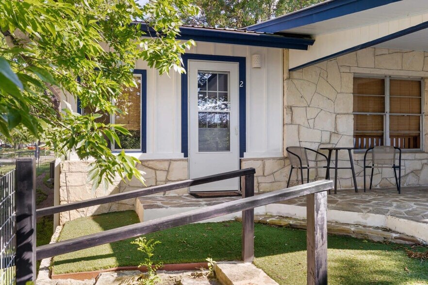 Building Photo - 200 Woodcreek Dr