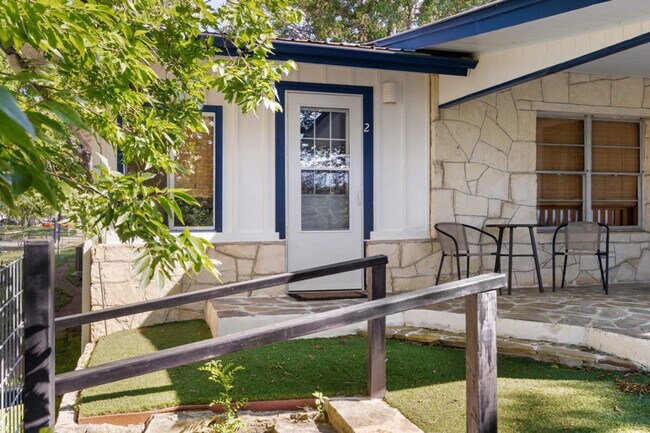 Building Photo - 202 Woodcreek Dr