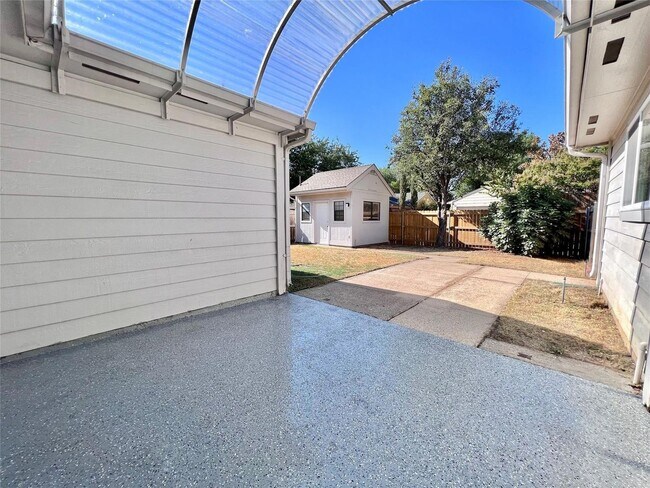 Building Photo - Charming Lewisville Home with Bonus Guest ...