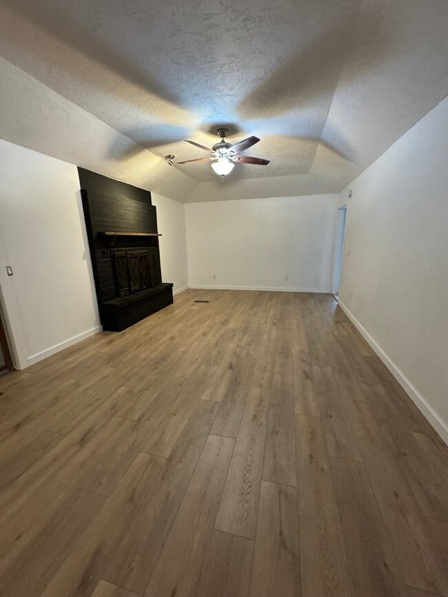 Building Photo - 12901 NE 36th St