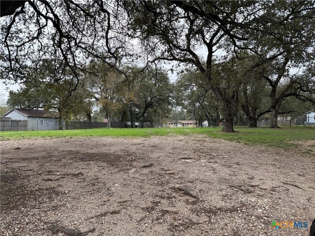 Building Photo - 710 W Avenue D