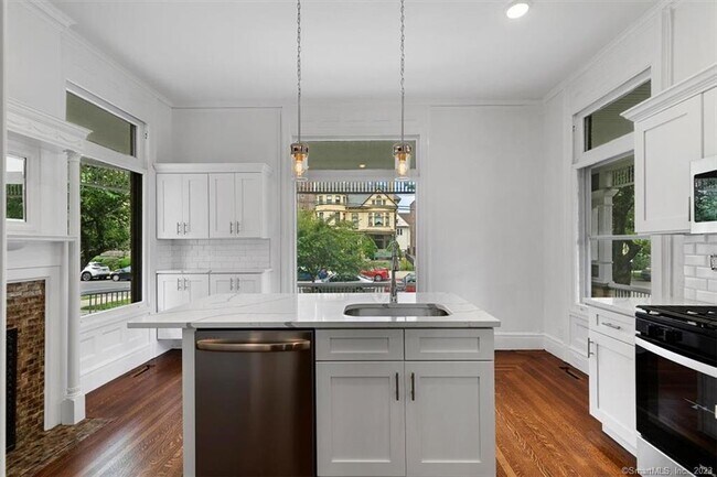 Building Photo - 131 Dwight St