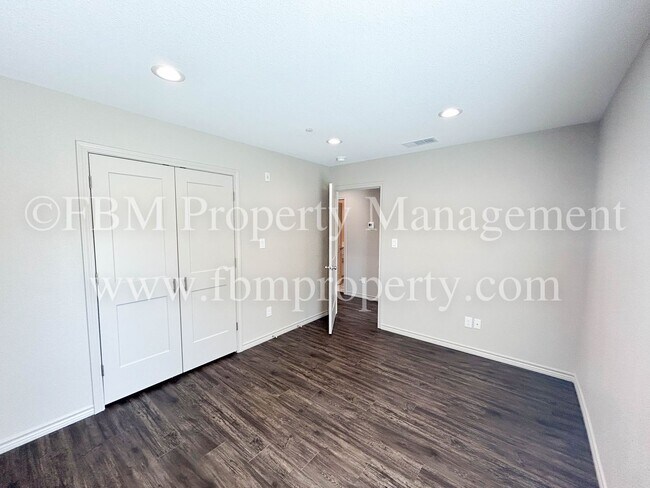 Building Photo - Hidden Creek, Unit 512 - 2 Bedroom, 2 Bathroom Beautiful Apartment Home in Ennis, TX! $500 OFF at...