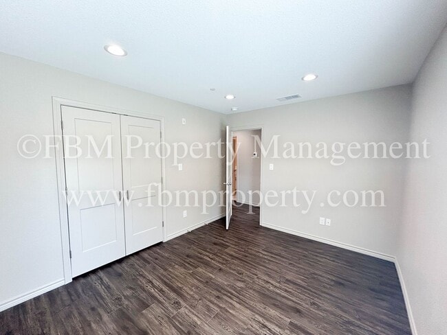 Building Photo - Hidden Creek, Unit 512 - 2 Bedroom, 2 Bathroom Beautiful Apartment Home in Ennis, TX!